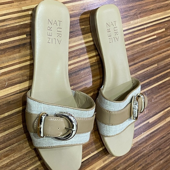 Naturalizer Tan Sandals Size 8 - Picture 2 of 2